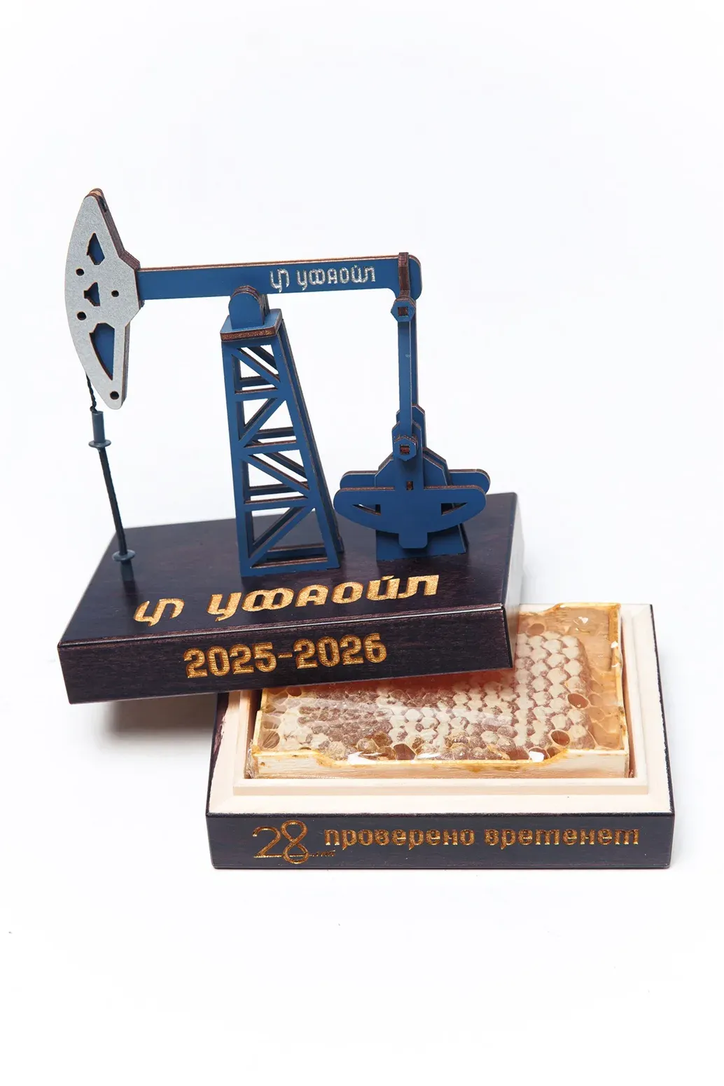 УФАОЙЛ – НЕФТЕКАЧКА С СОТОВЫМ МЁДОМ — 1500 брендированных изделий для сотрудников